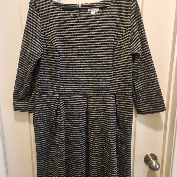 Dress with pockets - Picture 1 of 4